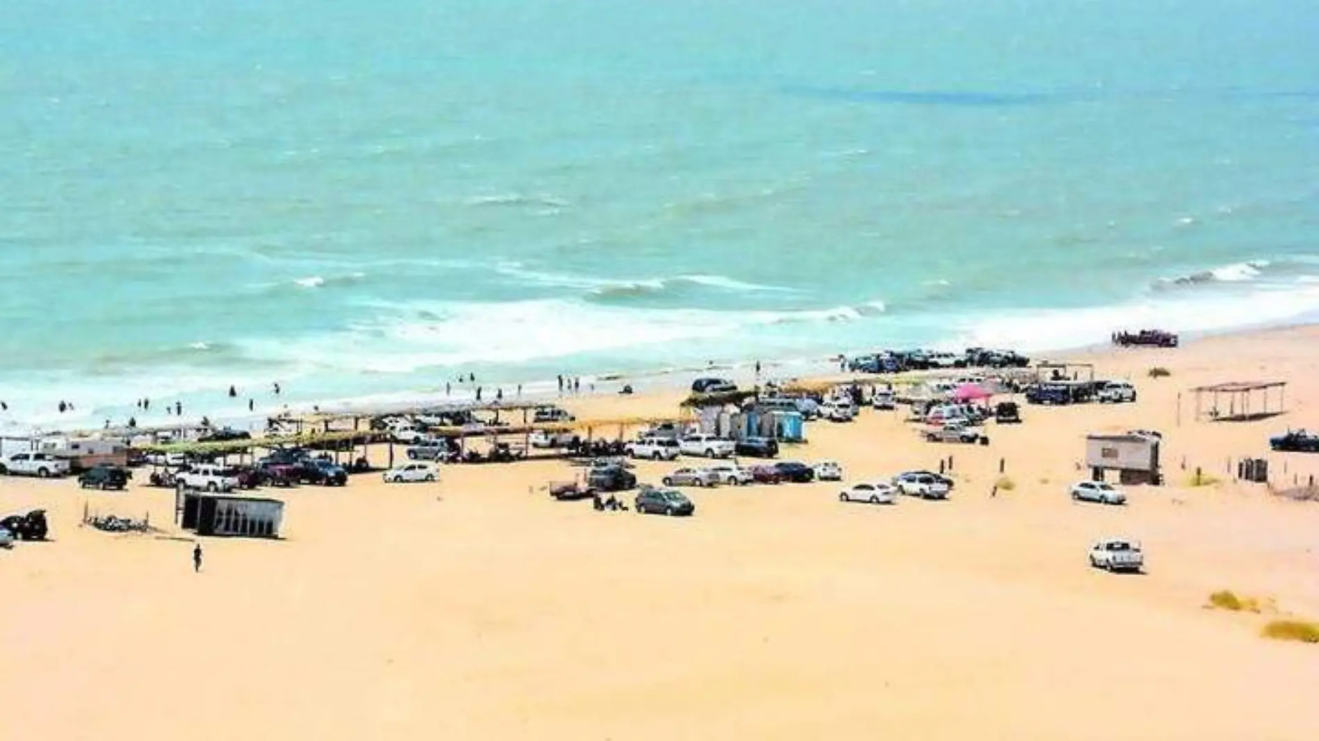 Cada año, miles de turistas locales y foráneos vacacionan en el Golfo de Santa Clara en los días de asueto de primavera